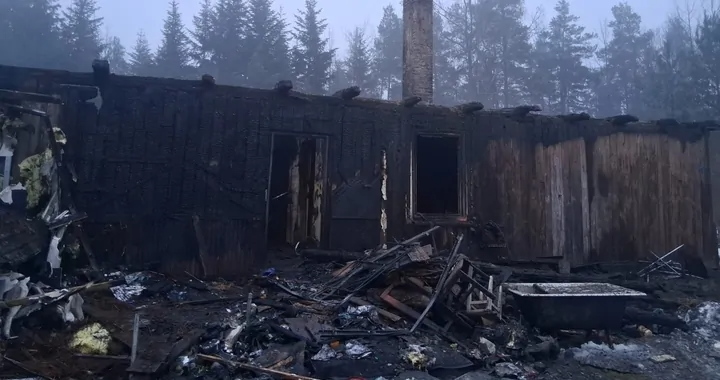 Pożar w Górkach (Gmina Bliżyn) – dwie rodziny straciły dom i pilnie potrzebują pomocy